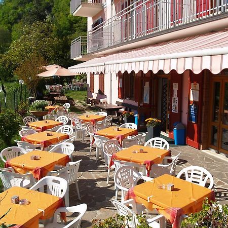 Hotel Rosalpina Riva del Garda Ngoại thất bức ảnh
