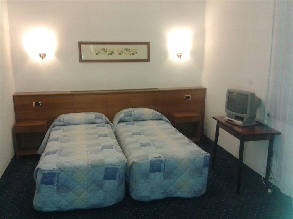 Hotel Rosalpina Riva del Garda Ngoại thất bức ảnh