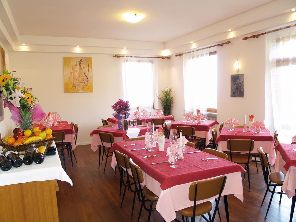 Hotel Rosalpina Riva del Garda Ngoại thất bức ảnh