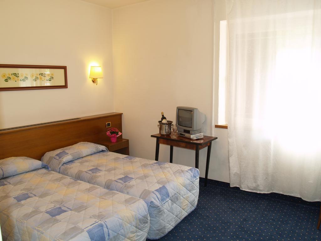Hotel Rosalpina Riva del Garda Ngoại thất bức ảnh