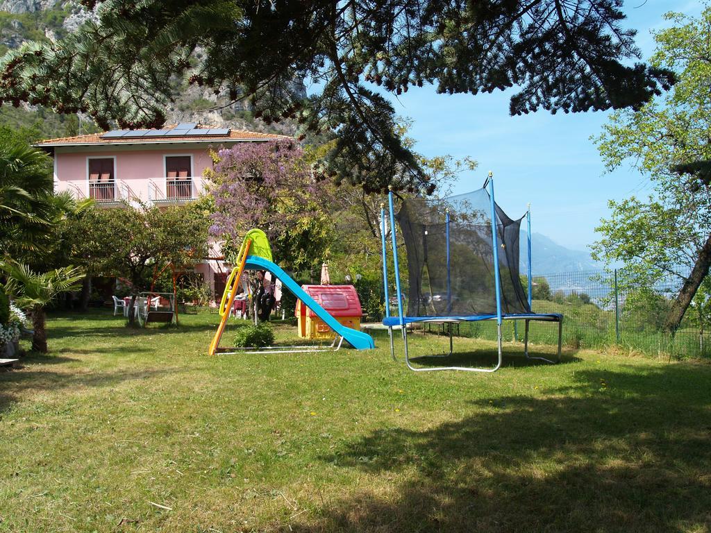 Hotel Rosalpina Riva del Garda Ngoại thất bức ảnh