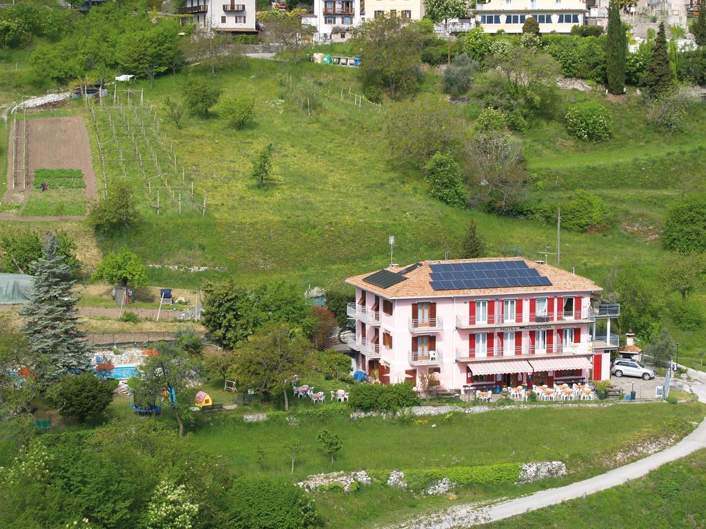 Hotel Rosalpina Riva del Garda Ngoại thất bức ảnh