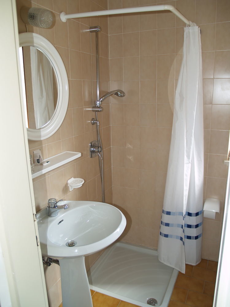 Hotel Rosalpina Riva del Garda Ngoại thất bức ảnh
