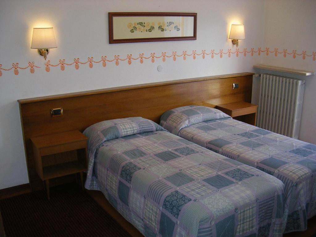 Hotel Rosalpina Riva del Garda Phòng bức ảnh